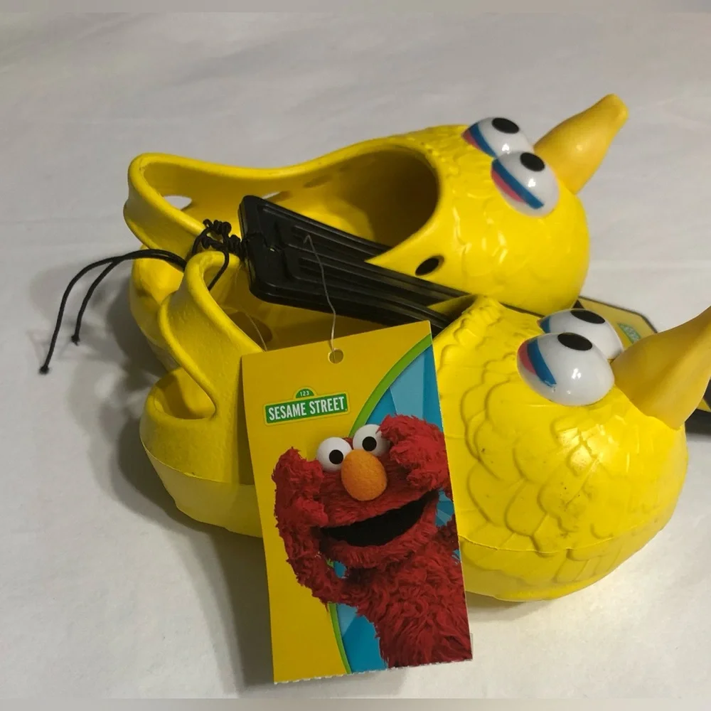 Sesame Street baby’s boy Big Bird Slip on clog yellow. Size 4